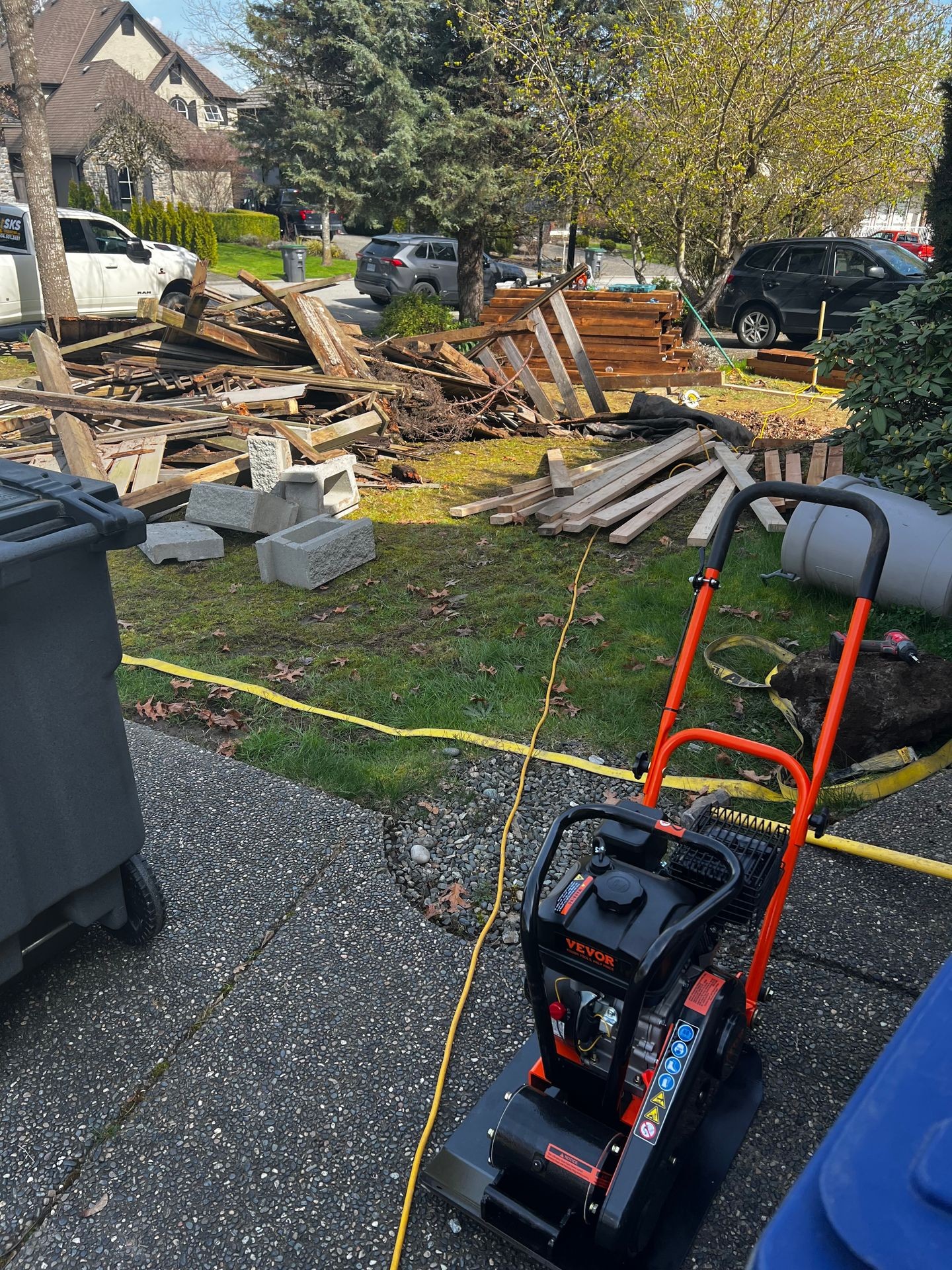 Light Demolition: Fence, Shed, Patiodeck & hot tub.
